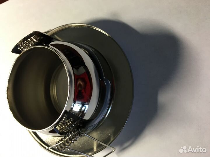 Потолочные светильники и галогеновые лампочки