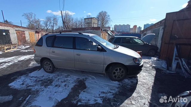 Toyota Ipsum 2.0 AT, 1996, 300 000 км