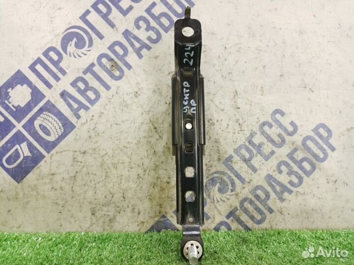 Регулятор ремня безопасности правый Nissan Murano