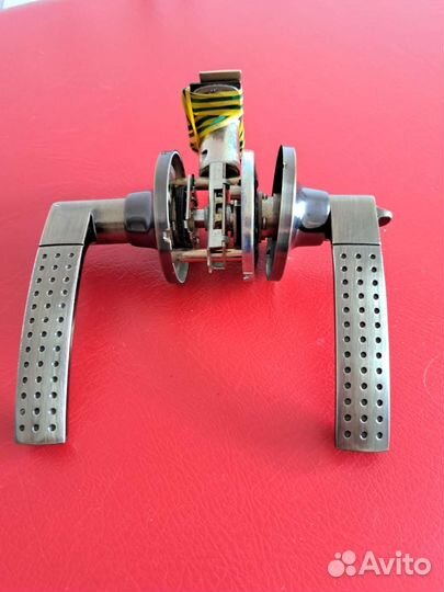 Ручка дверная металлическая