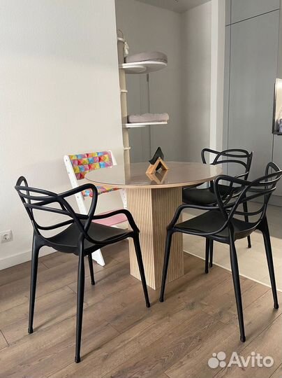 Деревянный круглый обеденный стол