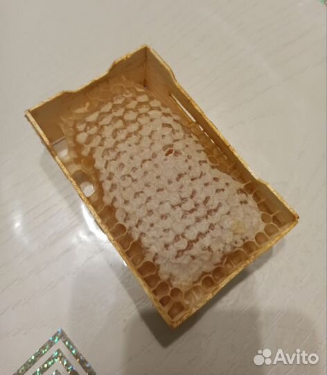 Мед в сотах