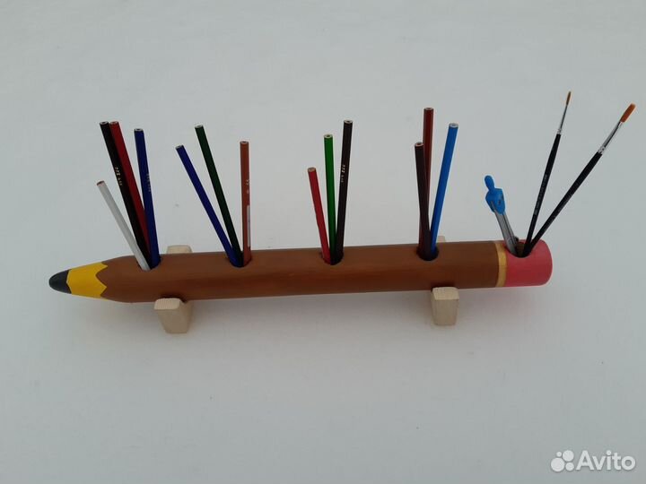 Подставка для канцелярии в форме карандаша