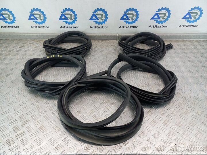 Уплотнитель двери Ford Focus 3 1.6 pnda 125Л.С