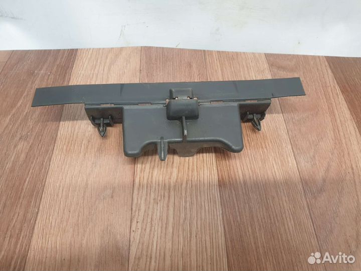 Кронштейн радиатора передний правый Renault Kaptur