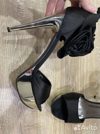 Босоножки женские