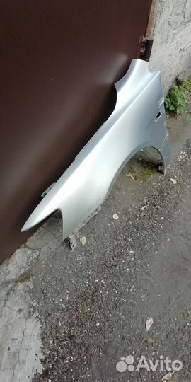 Переднее левое крыло lancer 10