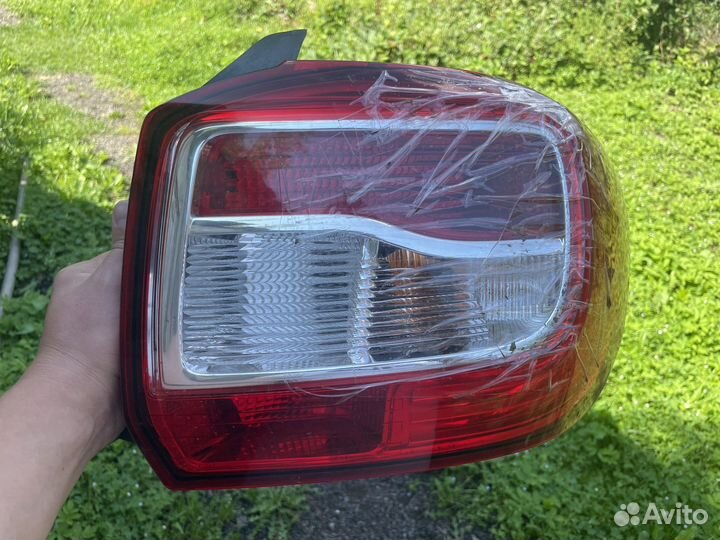 Задняя правая фара Logan 2