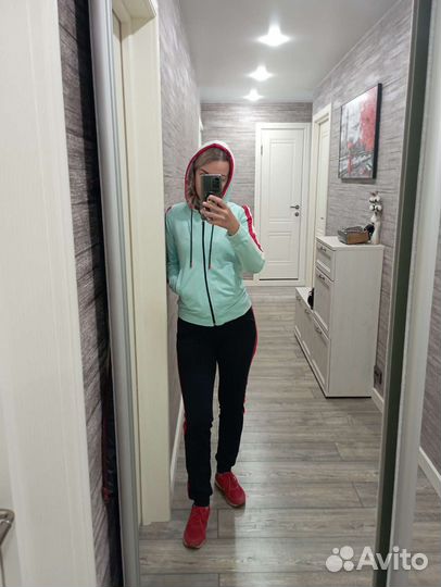 Спортивный костюм женский