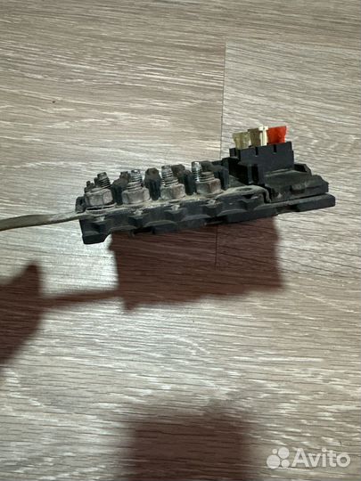 Блок клемма предохранители на акумулятор Skoda Oct