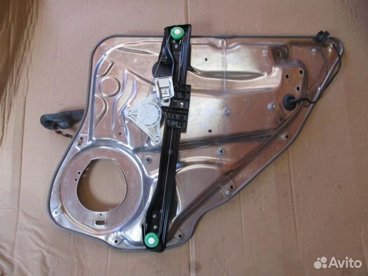 Стеклоподъемник задний левый w204 C-class 156 2