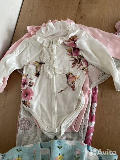 Пакет вещей на девочку 68 размер. Слипы боди