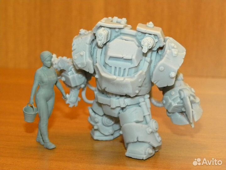 Фигурки роботов и людей