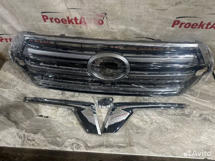 Решетка радиатора Toyota Land Cruiser 200 2015