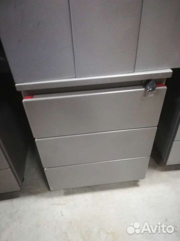 Тумба металлическая с ящиками