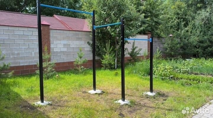 Уличный турник для всей семьи можно и качели