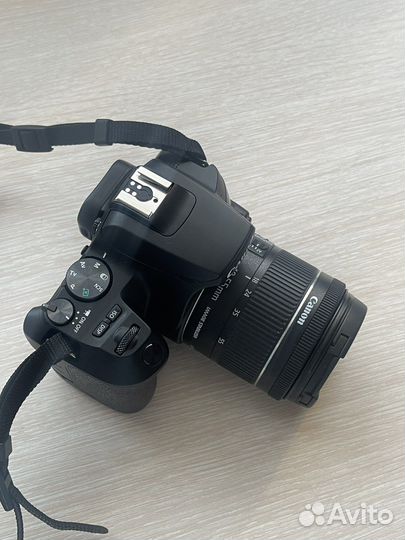 Зеркальный фотоаппарат Canon eos 250d