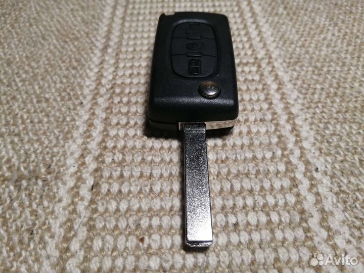 Peugeot 307 / Citroen C4 выкидной чип ключ