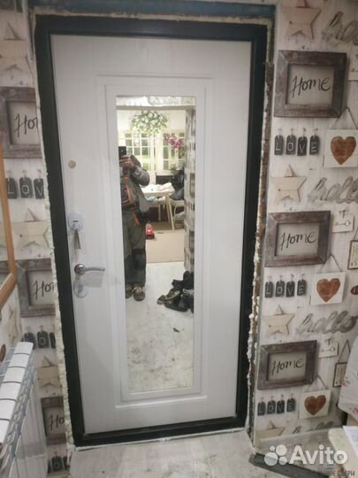 Дверь входная с зеркалом Вива