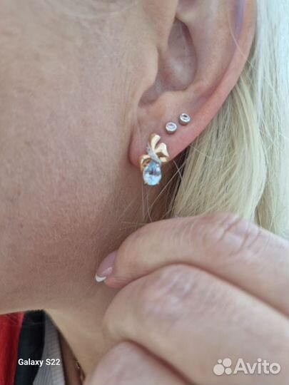 Новые золотые серьги 585 с топазами