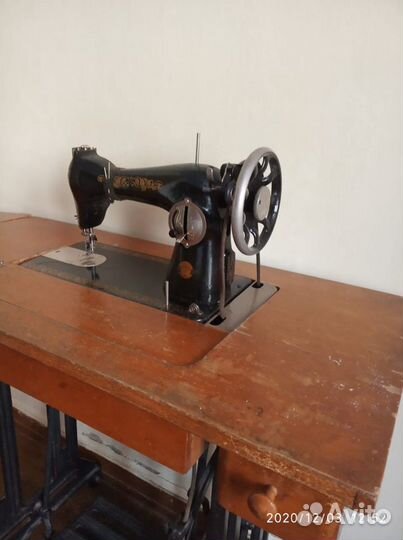 Швейная машина ножная