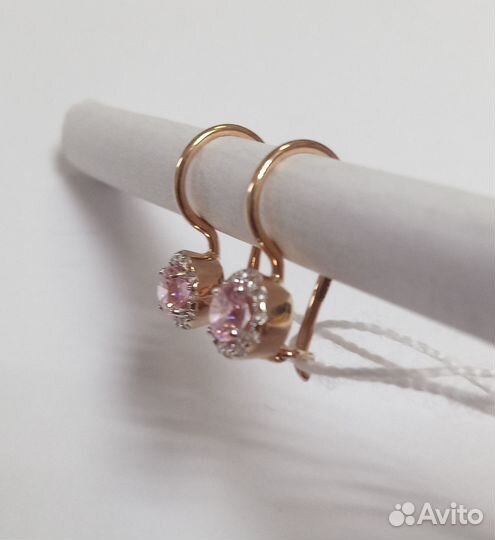 Золотые серьги с камнем