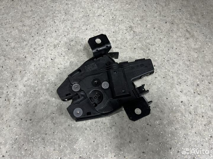 Замок борта багажника левый BMW X5 G05 X7 G07