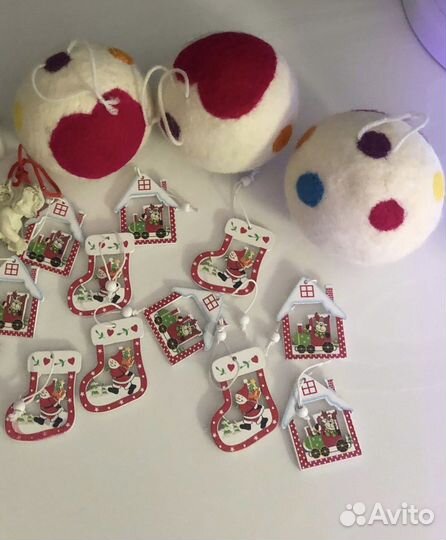 Ёлка искусственная,венок новогодний, шары