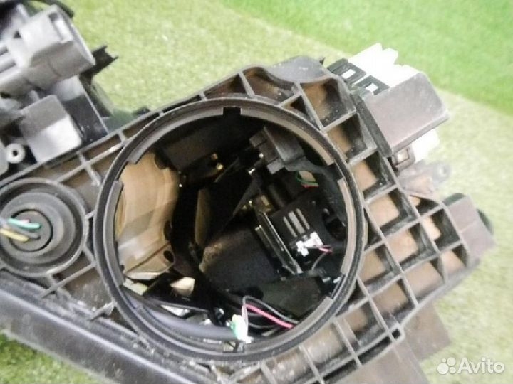 Фара правая Toyota RAV4