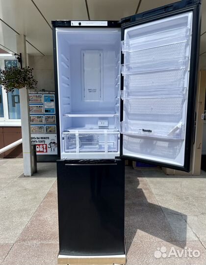 Чёрный No Frost холодильник