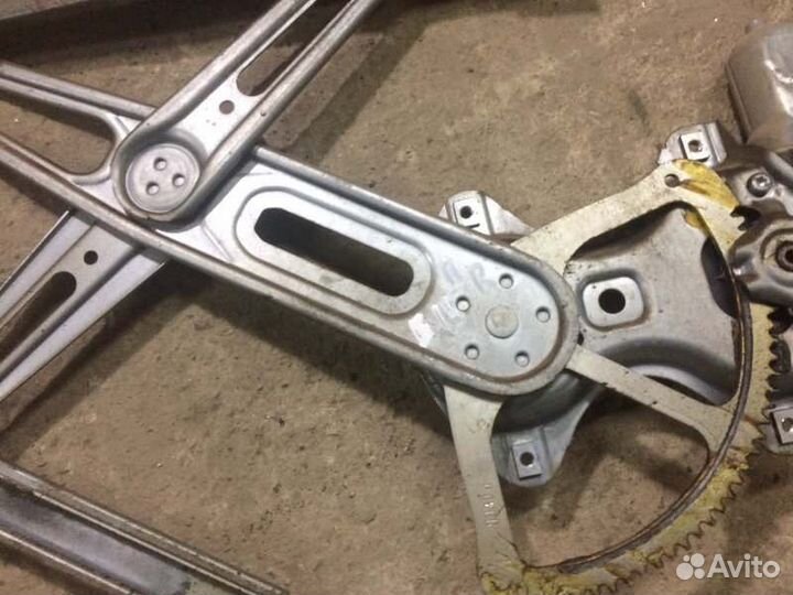 Стеклоподъемник передний правый Toyota Auris E15