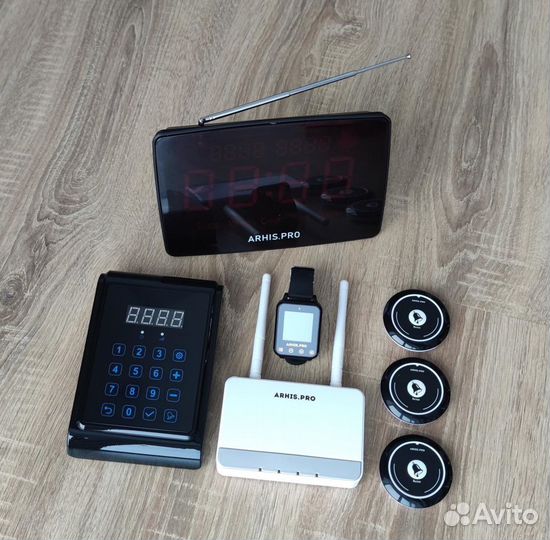 Кнопка вызова официанта в комллекте с часами табло