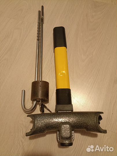 Противоугонный замок на руль блокиратор Solex