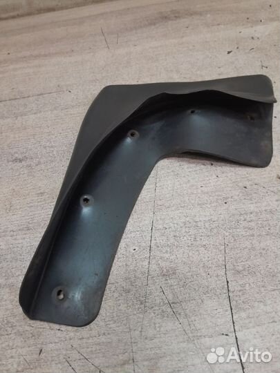 Брызговик задний правый Mazda Tribute I (2000—2004