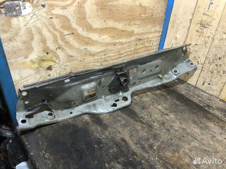 Планка телевизора верхняя Opel Astra H