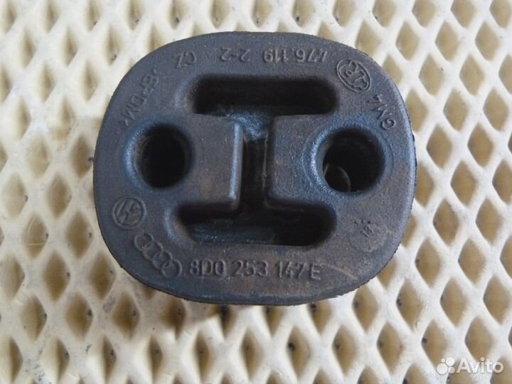 Резинка подвеса глушителя VW Tiguan 2011-2016 (8D0253147E)