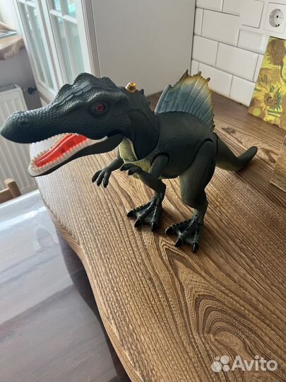 Динозавр большой