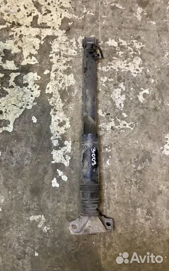 Амортизатор задний на Пежо 3008 2012 год