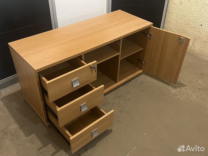 Тумба под телевизор 121х46х60см