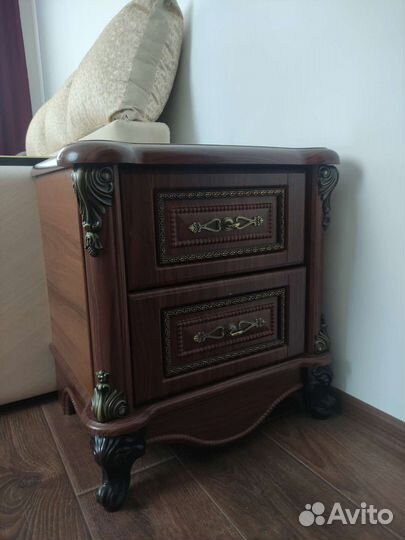 Тумба прикроватная