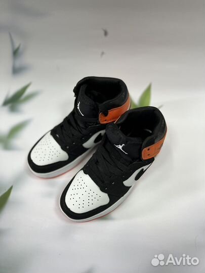 Детские кроссовки Nike Jordan с оранжевым