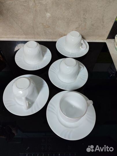 Набор чашек с блюдцами