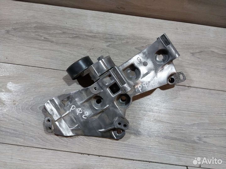 Кронштейн генератора Renault Fluence Megan 3