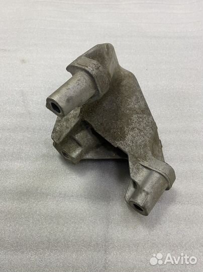 Кронштейн опоры двигателя левая Ауди А4 Б8 8К 2.0