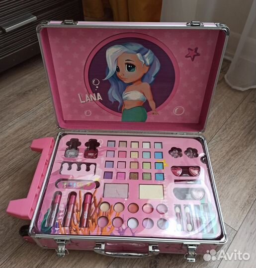 Набор для макияжа детский lana в чемодане новый