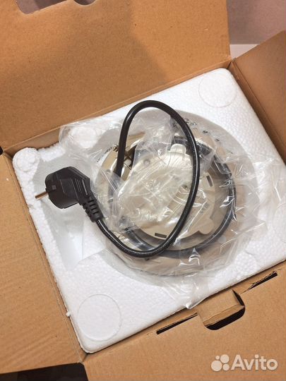 Чайник электрический Kuchenland. Новый