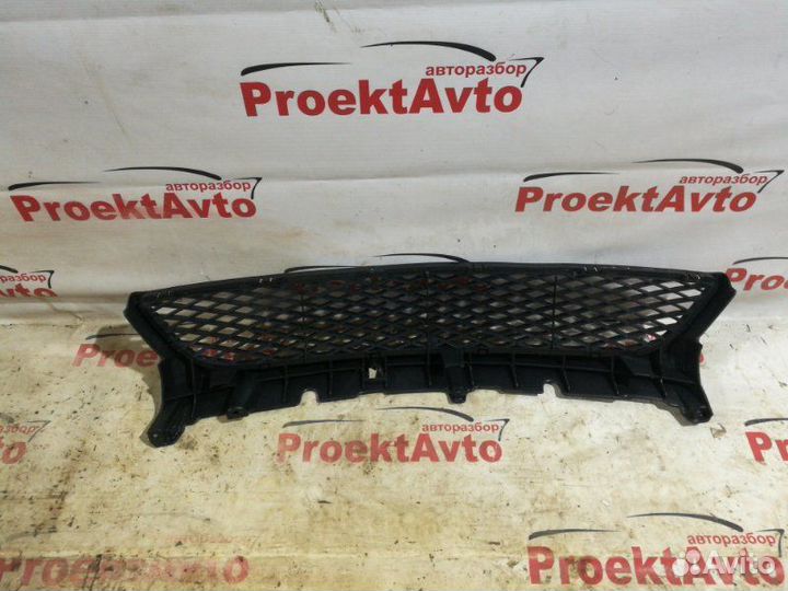 Решетка в бампер передняя Mazda 3 BK 2004