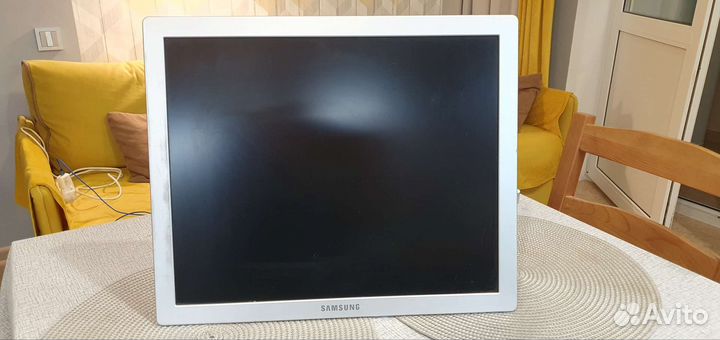Монитор Samsung SyncMaster 970P 19