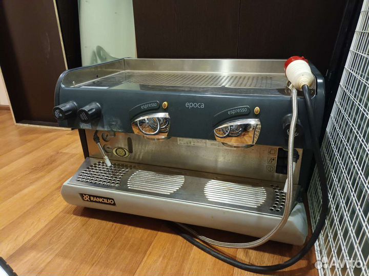 Профессиональная рожковая кофемашина