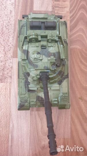 Танк игрушка